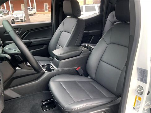 Used 2024 Chevrolet Colorado LT w/ LT Convenience Package III image 8