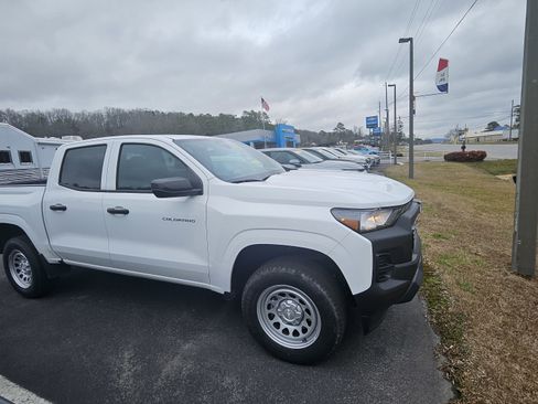 Used 2023 Chevrolet Colorado W/T image 5