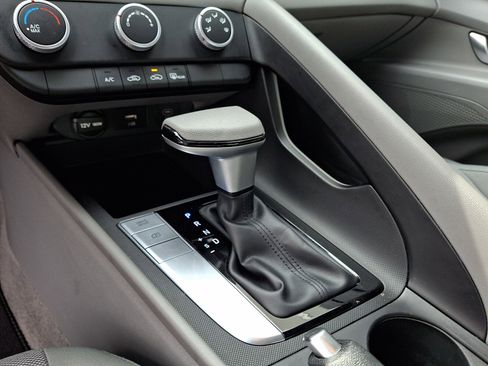 Certified 2024 Hyundai Elantra SE image 15