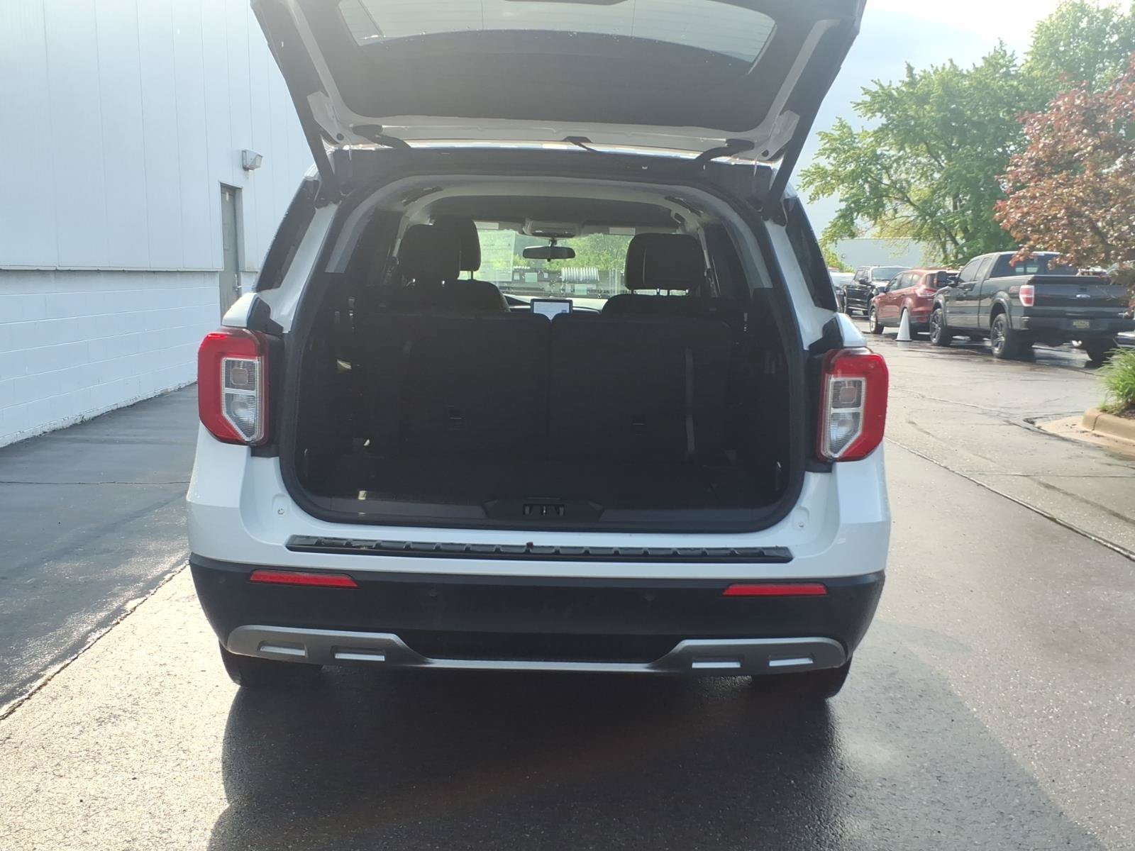 Certified 2024 Ford Explorer XLT w/ Equipment Group 202A AWD/4WD image 7