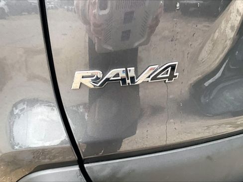 Used 2024 Toyota RAV4 XLE FWD image 30