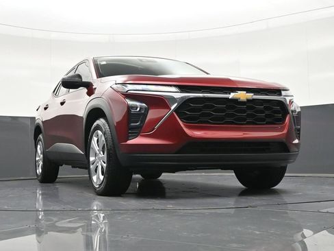 Used 2024 Chevrolet Trax LS FWD image 30