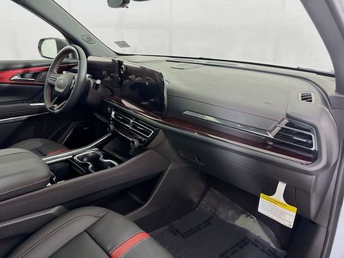New 2026 Chevrolet Traverse RS AWD/4WD image 32