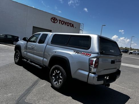 Used 2020 Toyota Tacoma TRD Off-Road w/ TRD Premium Off Road Package AWD/4WD image 3