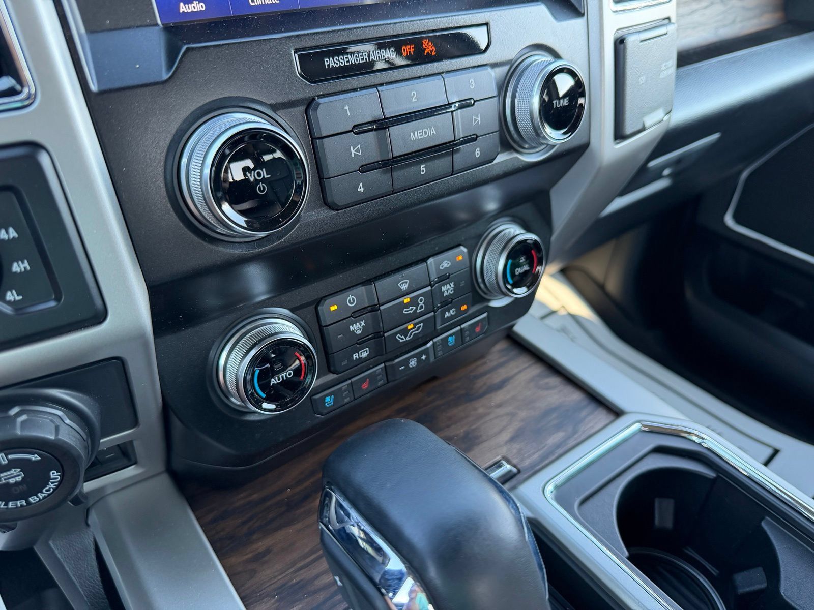Used 2020 Ford F150 Lariat w/ Equipment Group 502A Luxury AWD/4WD image 21
