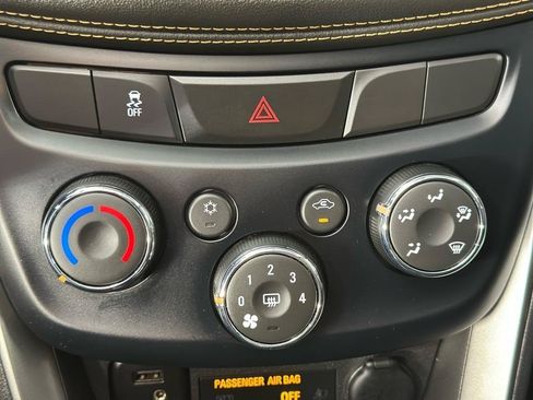 Used 2020 Chevrolet Trax LT FWD image 18