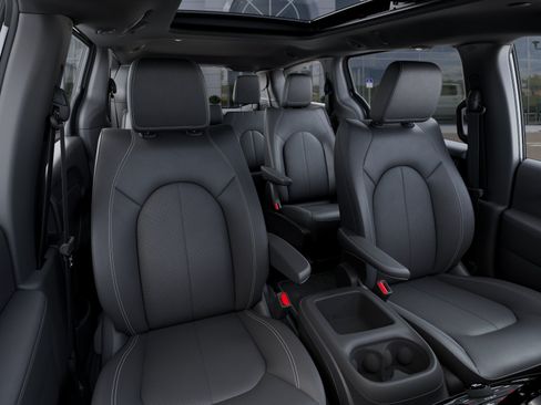 New 2027 Chrysler Pacifica Select AWD/4WD image 42