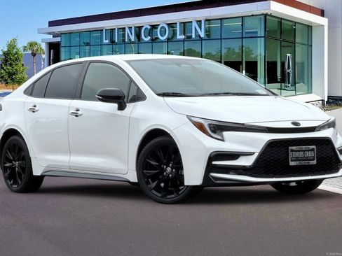 Used 2024 Toyota Corolla SE FWD image 2