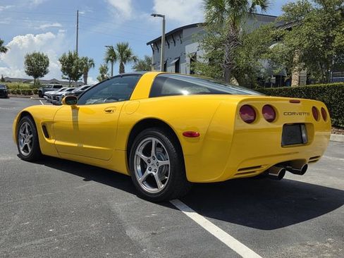 Used 2001 Chevrolet Corvette Coupe w/ Preferred Equipment Group2 RWD image 4