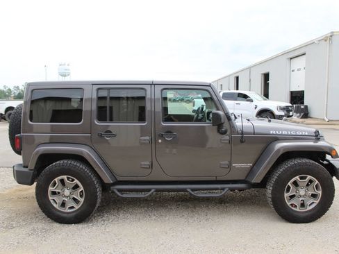 Used 2017 Jeep Wrangler Unlimited Rubicon w/ Connectivity Group AWD/4WD image 7
