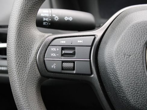 Used 2025 Honda Accord SE image 18