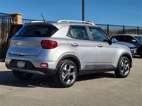 New 2026 Hyundai Venue SEL image 2