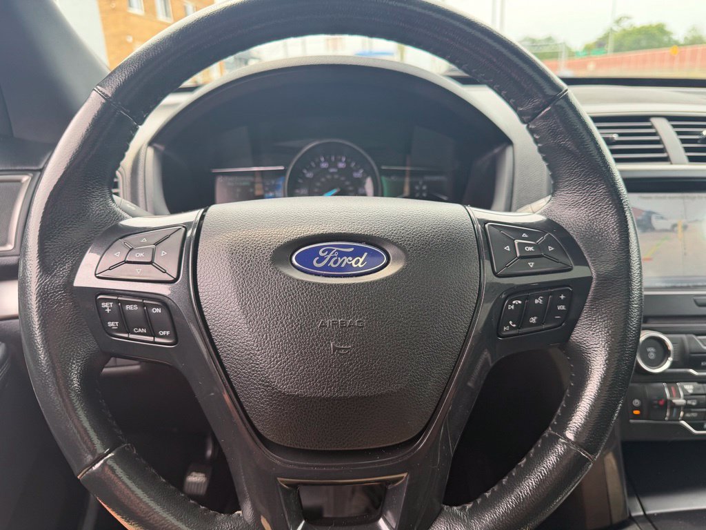 Used 2018 Ford Explorer XLT w/ Equipment Group 202A AWD/4WD image 29