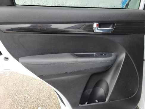 Used 2013 Kia Sorento LX w/ Value Pkg image 7