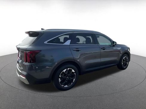Used 2024 Kia Sorento S image 15