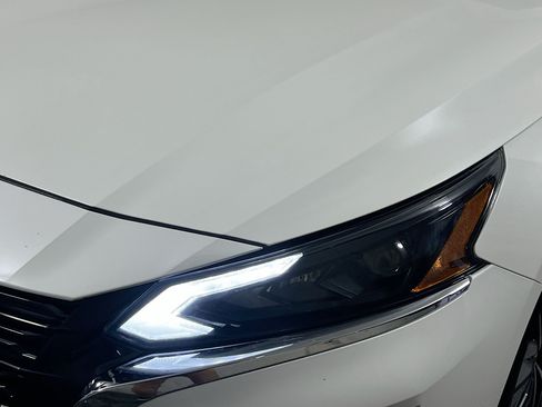 Used 2023 Nissan Altima 2.5 SV FWD image 11