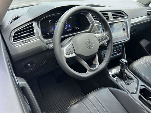 Used 2024 Volkswagen Tiguan SE FWD image 9