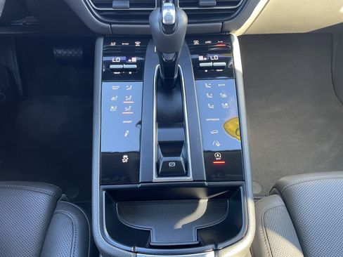 Used 2023 Porsche Macan S image 28