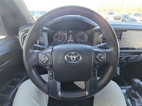 Used 2021 Toyota Tacoma TRD Sport image 11