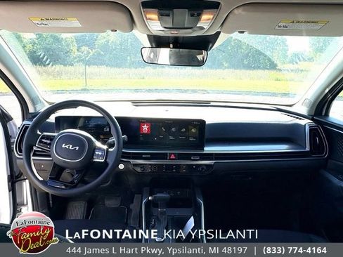Used 2025 Kia Sorento LX FWD image 12
