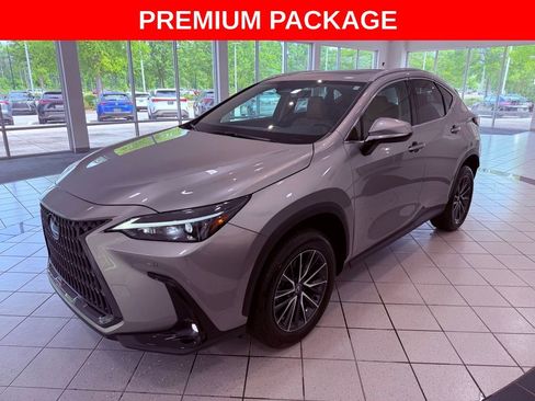 Used 2024 Lexus NX 250 FWD image 3