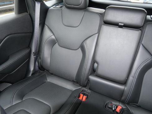 Used 2020 Jeep Cherokee Limited AWD/4WD image 12