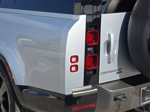 Used 2023 Land Rover Defender 130 X-Dynamic SE image 36