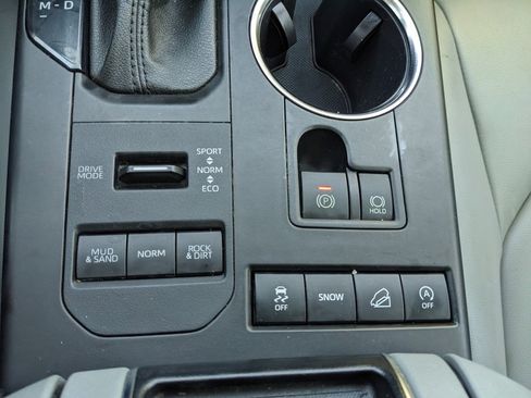 Used 2021 Toyota Highlander XLE image 31