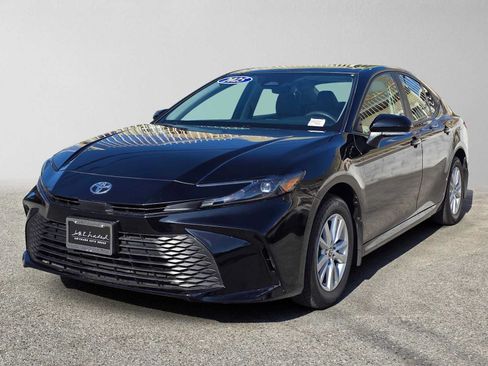 Used 2025 Toyota Camry LE AWD/4WD image 7