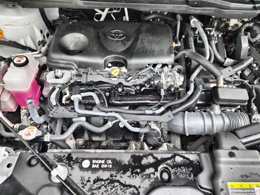 Used 2025 Toyota Sienna XLE FWD image 38
