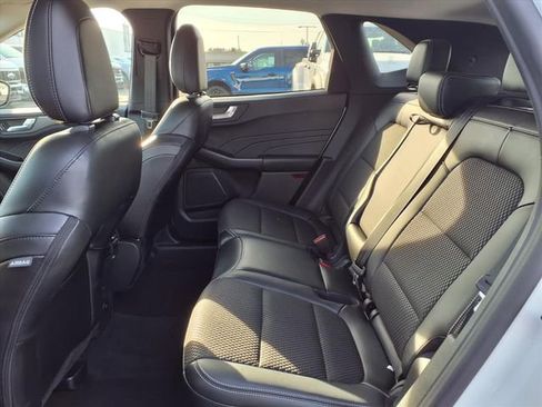 Used 2024 Ford Escape SE image 18
