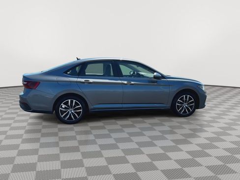 Used 2025 Volkswagen Jetta SE FWD image 9