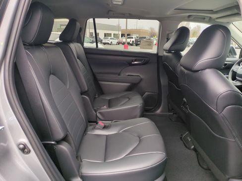 New 2026 Toyota Highlander XLE image 23
