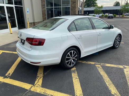 Used 2017 Volkswagen Jetta SE FWD image 4