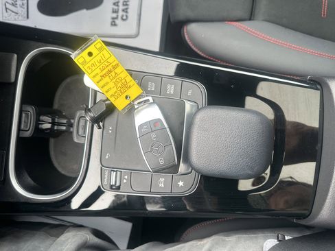 Used 2023 Mercedes-Benz CLA 250 4MATIC image 31