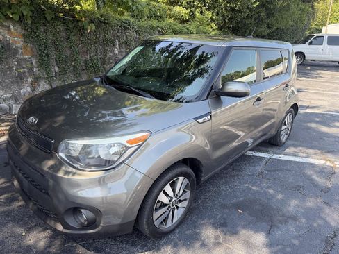 Used 2018 Kia Soul w/ Convenience Package FWD image 1