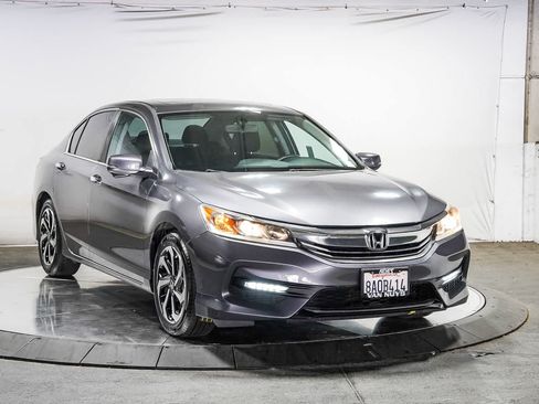 Used 2017 Honda Accord EX image 5