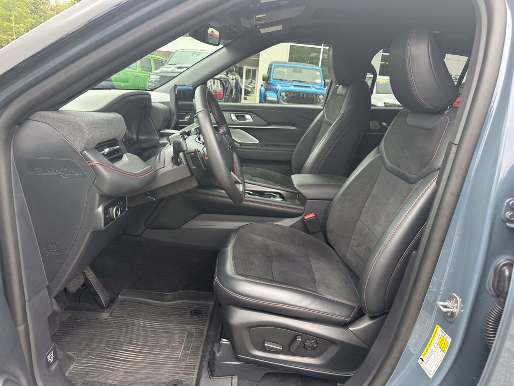 Used 2025 Ford Explorer ST w/ Sun And Sound Package AWD/4WD image 17