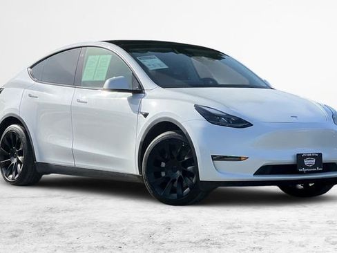Used 2023 Tesla Model Y Long Range image 2
