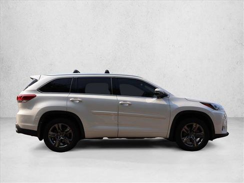 Used 2018 Toyota Highlander Limited Platinum AWD/4WD image 4
