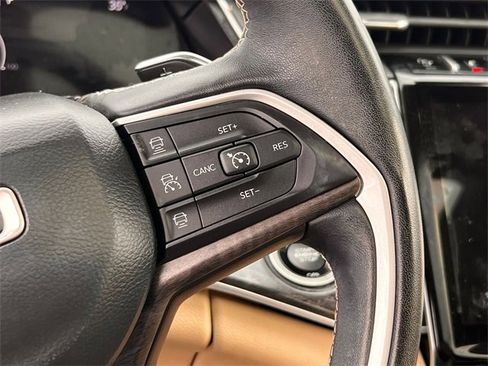 Used 2022 Jeep Grand Cherokee L Limited image 18