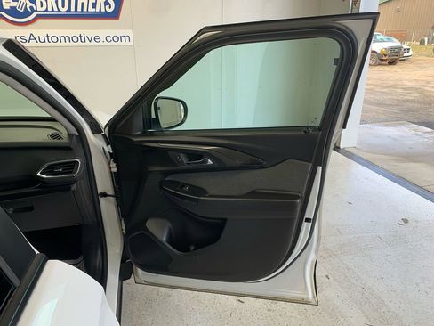 Used 2022 Chevrolet TrailBlazer LT w/ Convenience Package FWD image 26