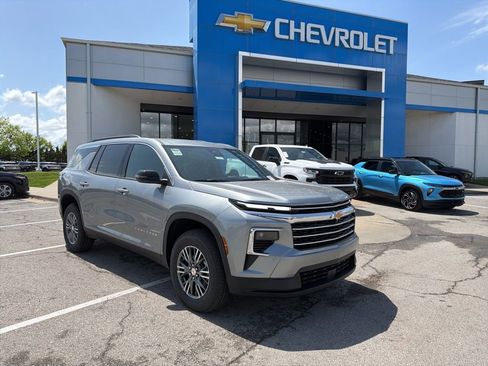 New 2026 Chevrolet Traverse LT AWD/4WD image 1