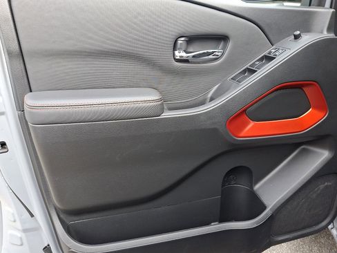 Used 2024 Nissan Frontier PRO-4X w/ Technology Package image 11