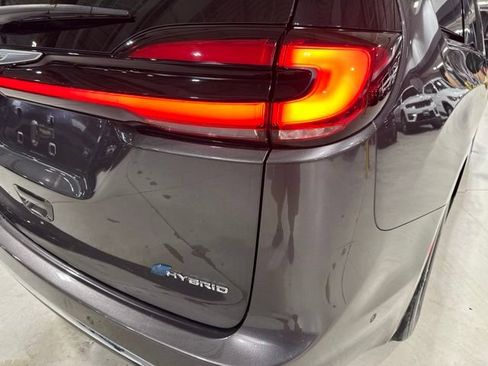 Used 2023 Chrysler Pacifica Touring-L FWD image 37