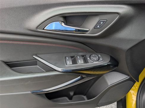 Used 2025 Chevrolet Trax RS w/ Sunroof Package FWD image 19