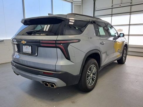 Used 2024 Chevrolet Traverse LT AWD/4WD image 5