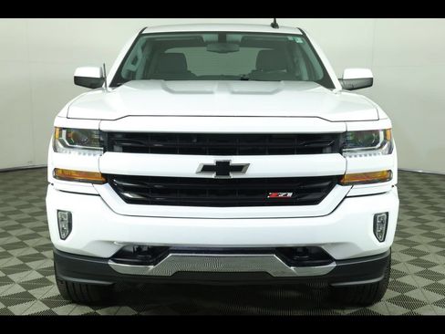Used 2018 Chevrolet Silverado 1500 LT w/ Texas Edition AWD/4WD image 10