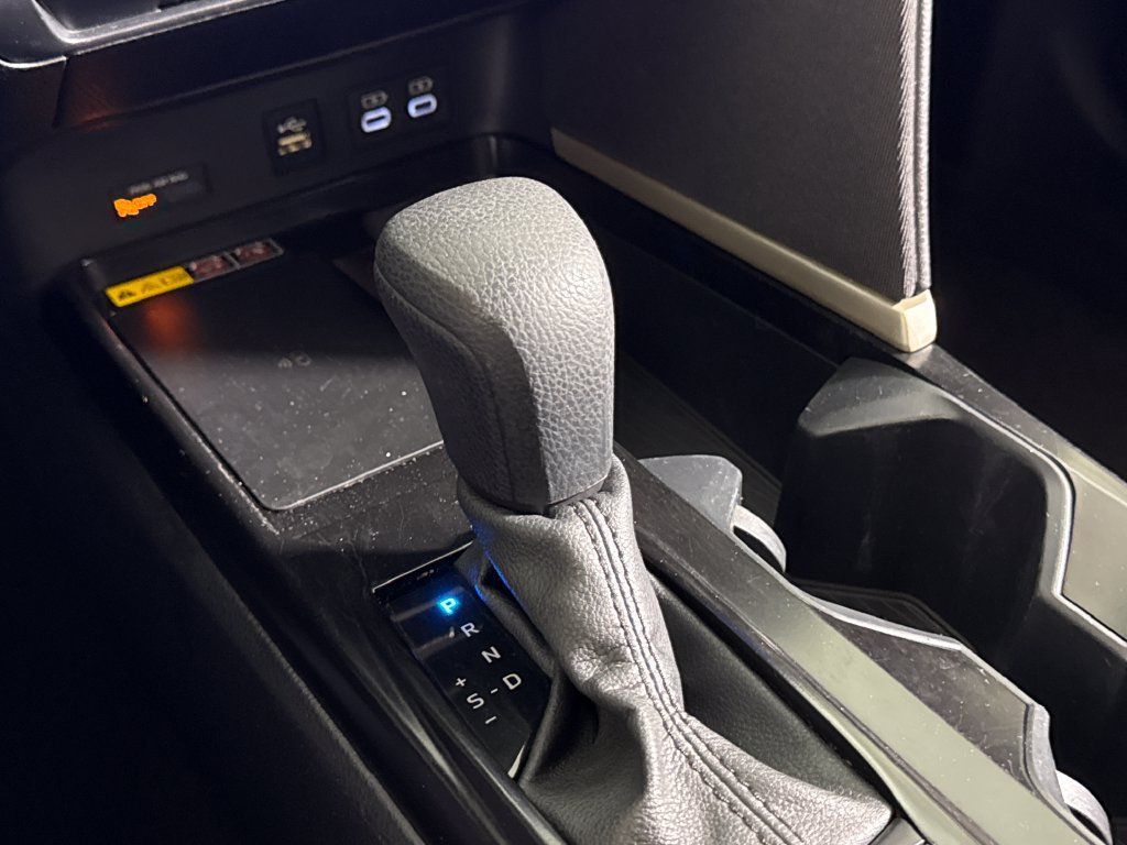 Used 2025 Toyota Camry LE FWD image 30