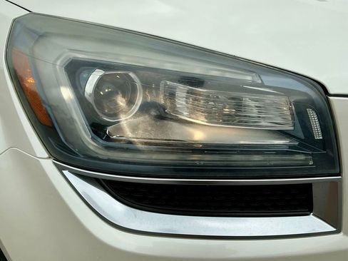 Used 2015 GMC Acadia SLT FWD image 8